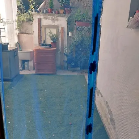 Bed & Breakfast Appartamentino Con Cortile, Centro Storico